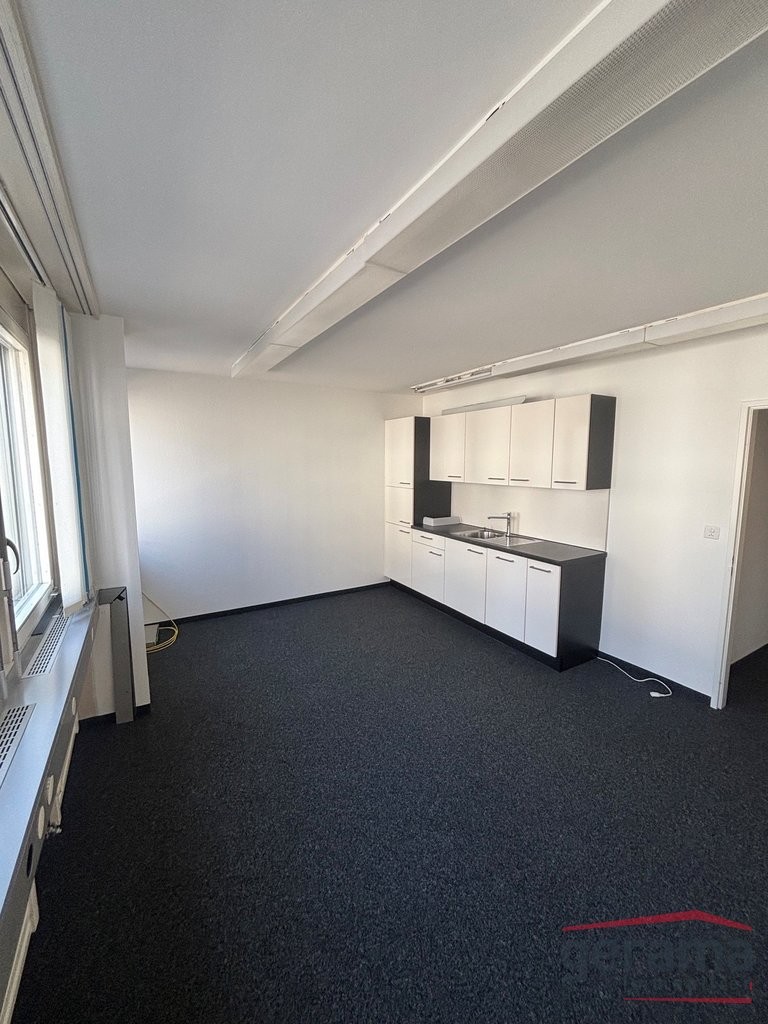 103m² office