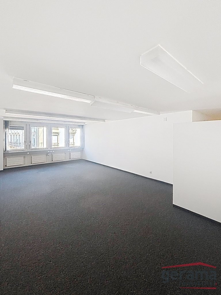 103m² office