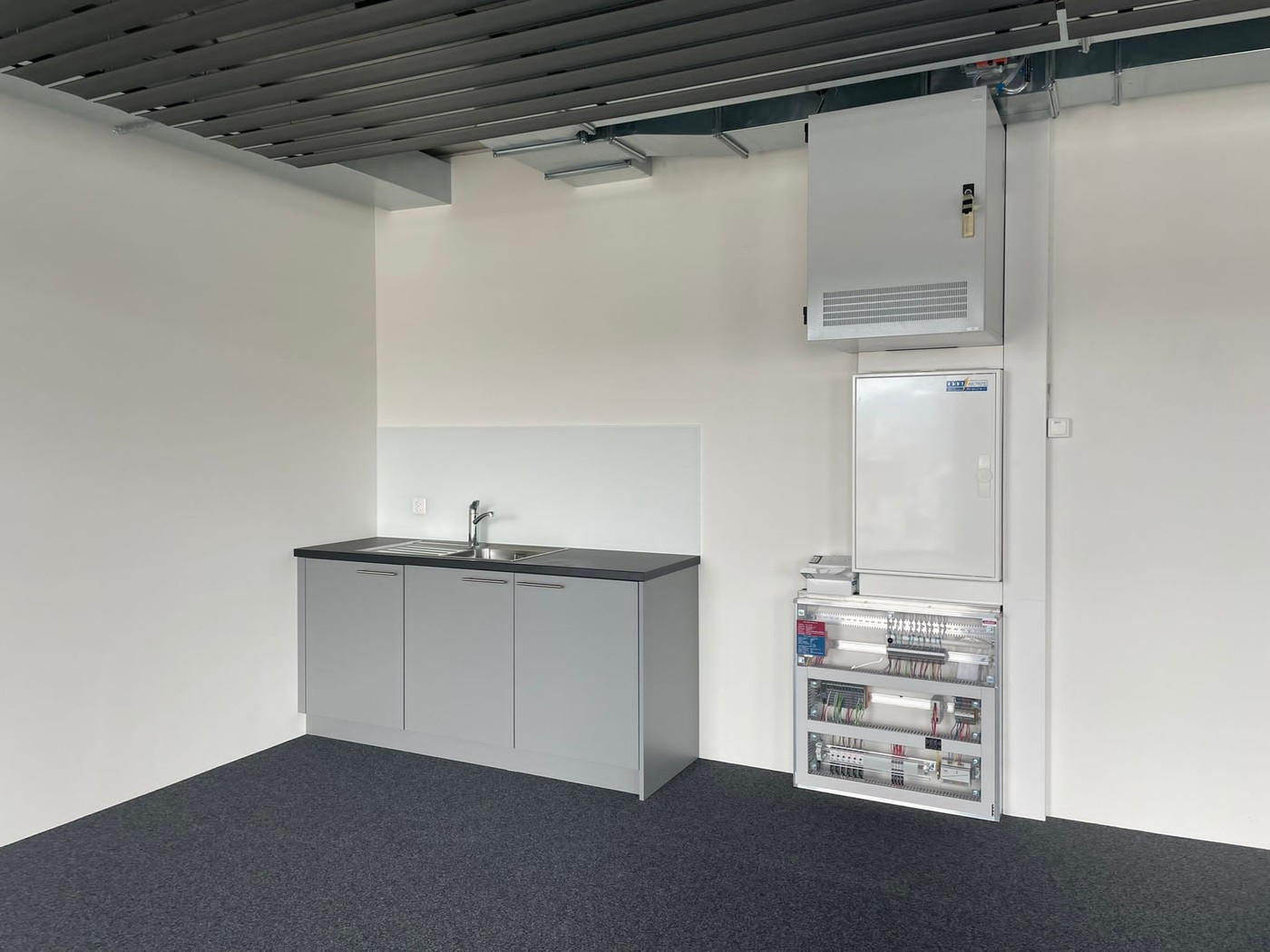 140m² office