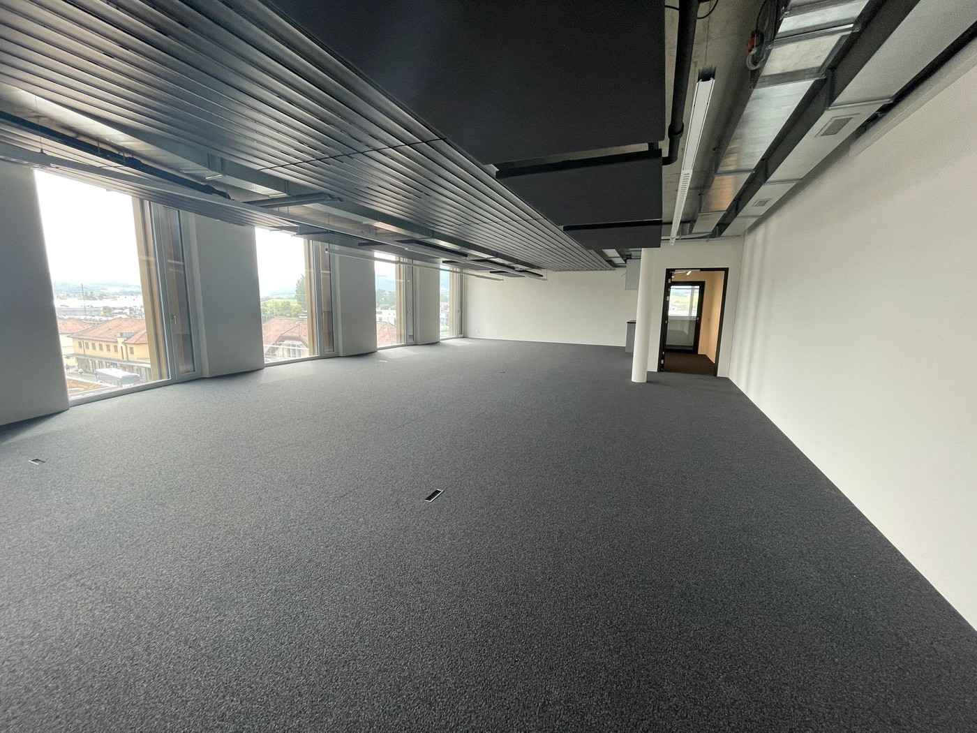 140m² office