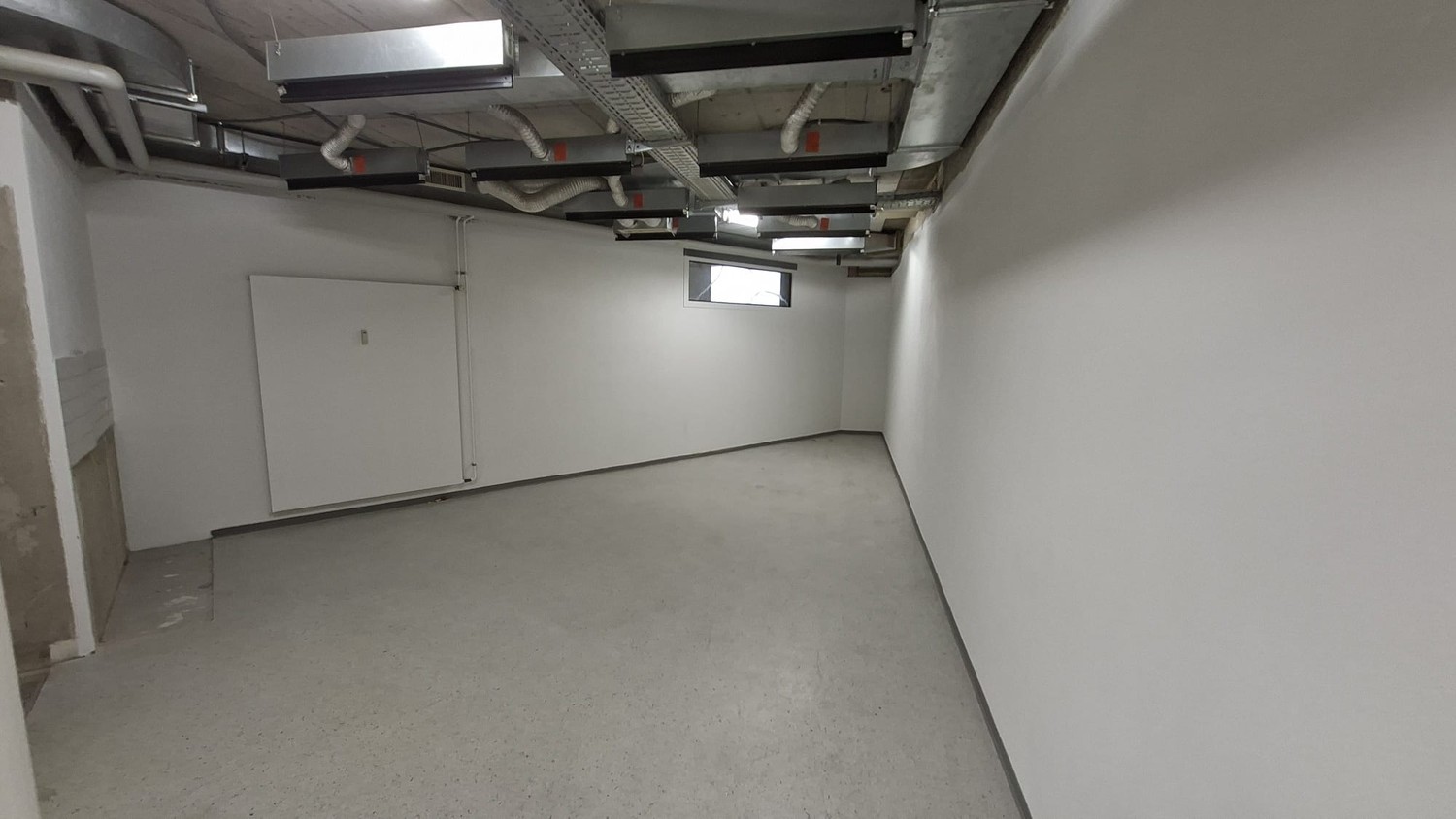 pièce de loisirs de 35m², photo 2 sur 3