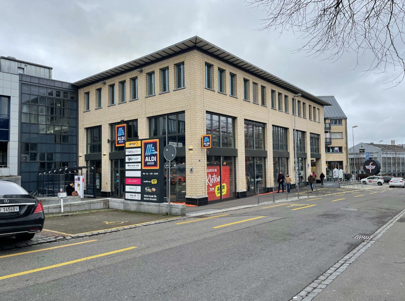 pièce de loisirs de 35m², photo 1 sur 3
