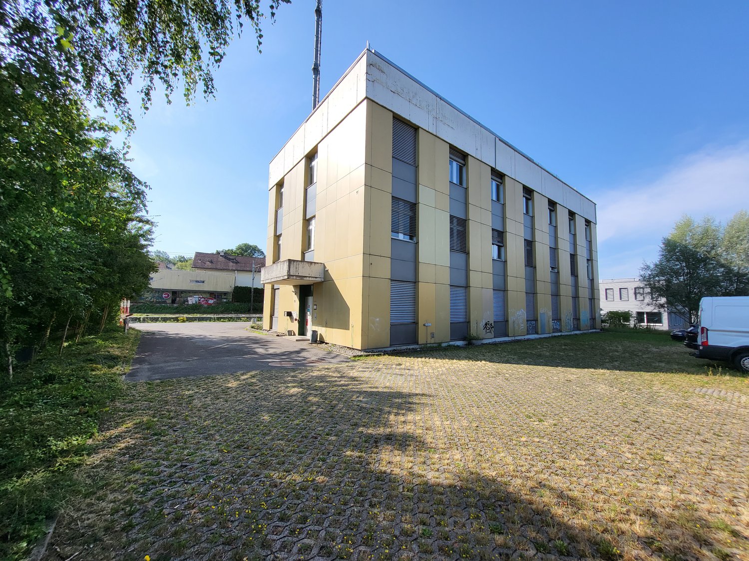336m² commercial