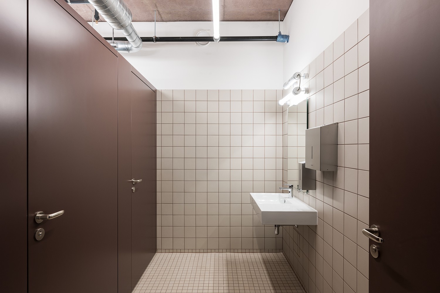 299m² commercial, photo 7 sur 8