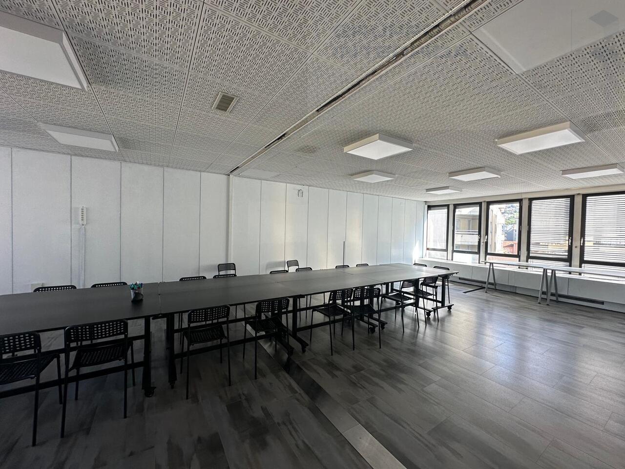 950m² bureau, photo 1 sur 10