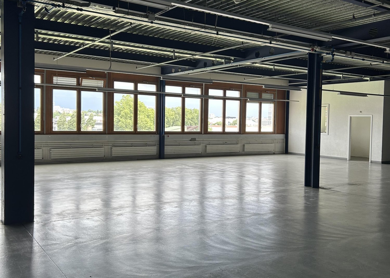 689m² industrial object
