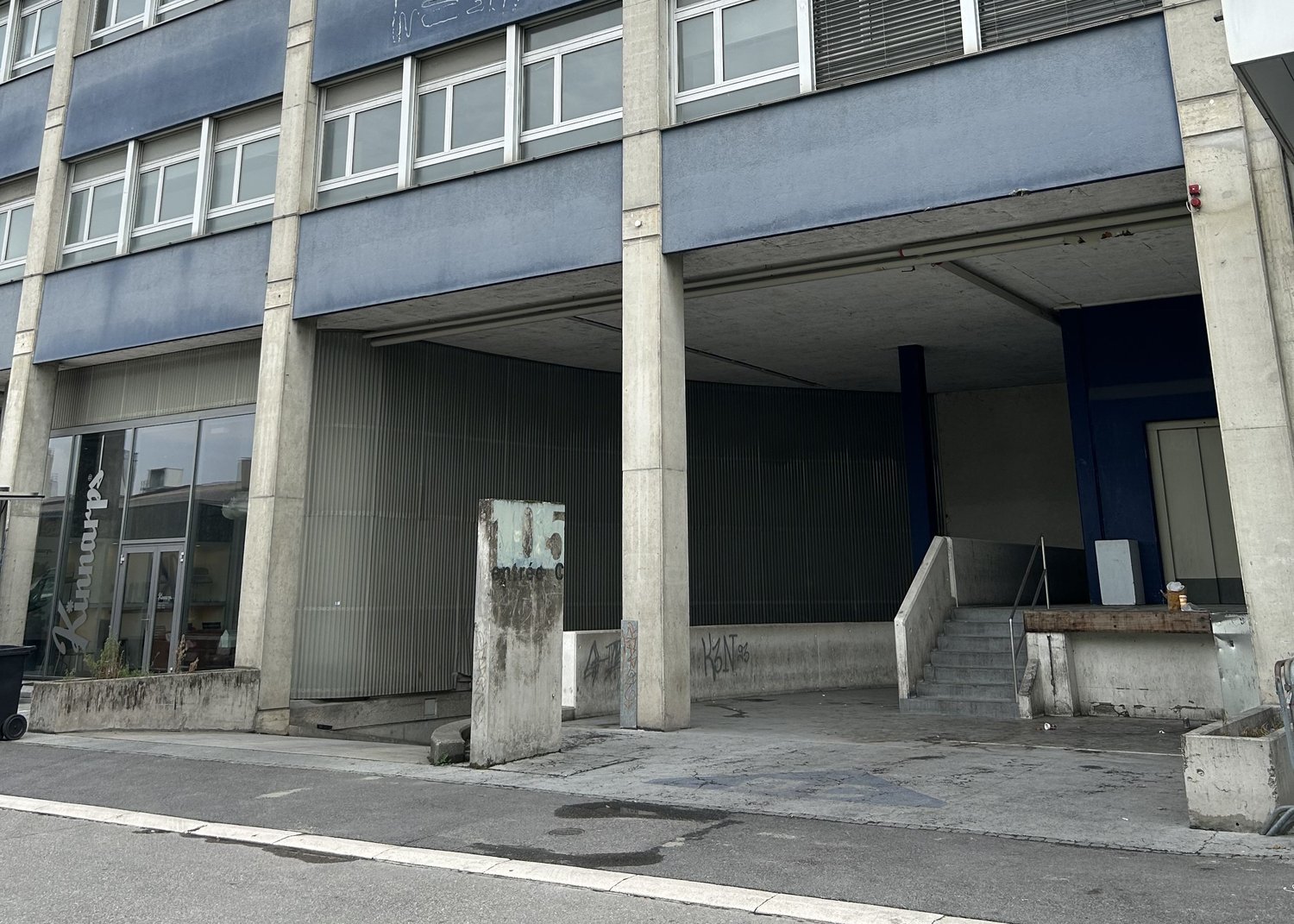 689m² industrial object