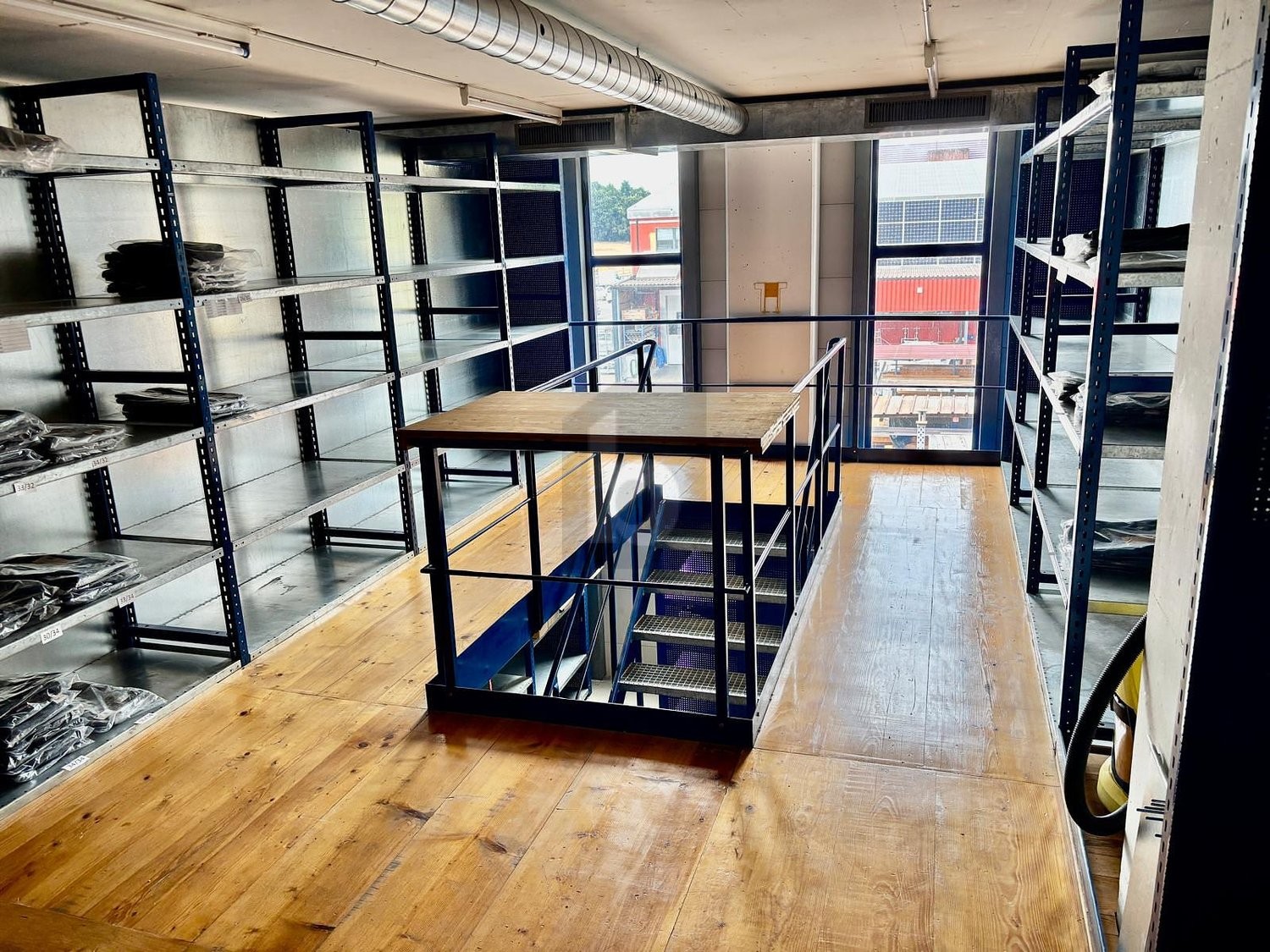 1080m² de local de stockage