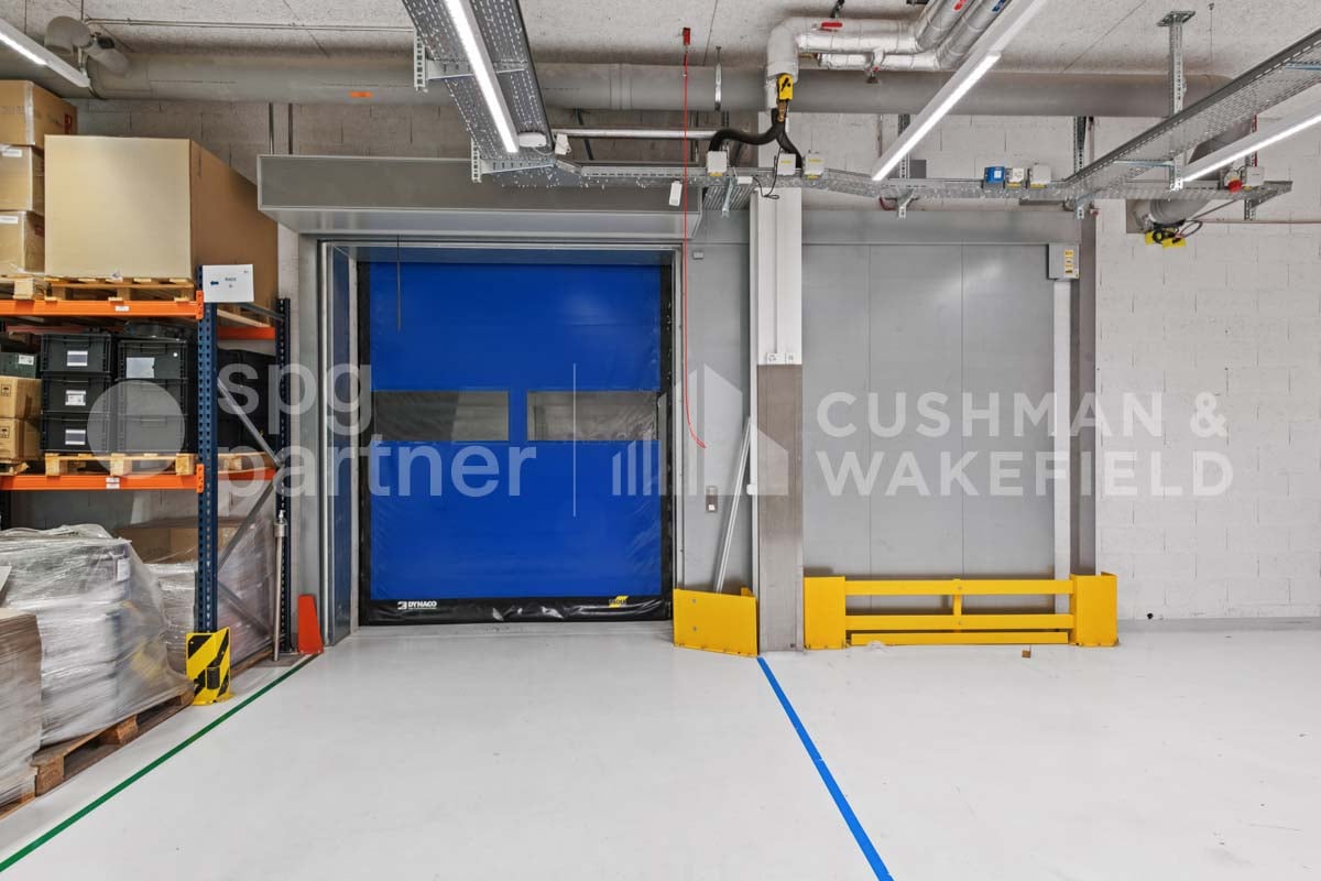2000m² atelier, photo 8 sur 10