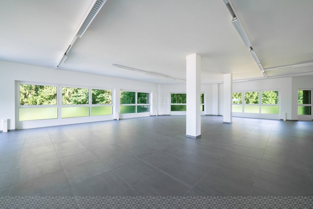 178m² office