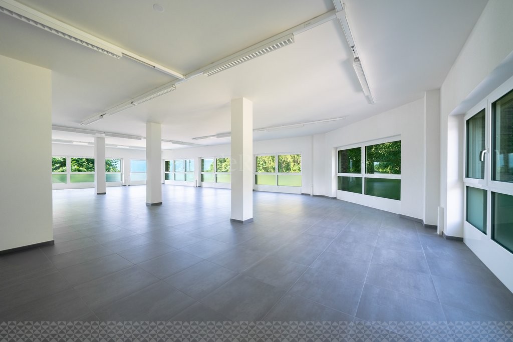 178m² office