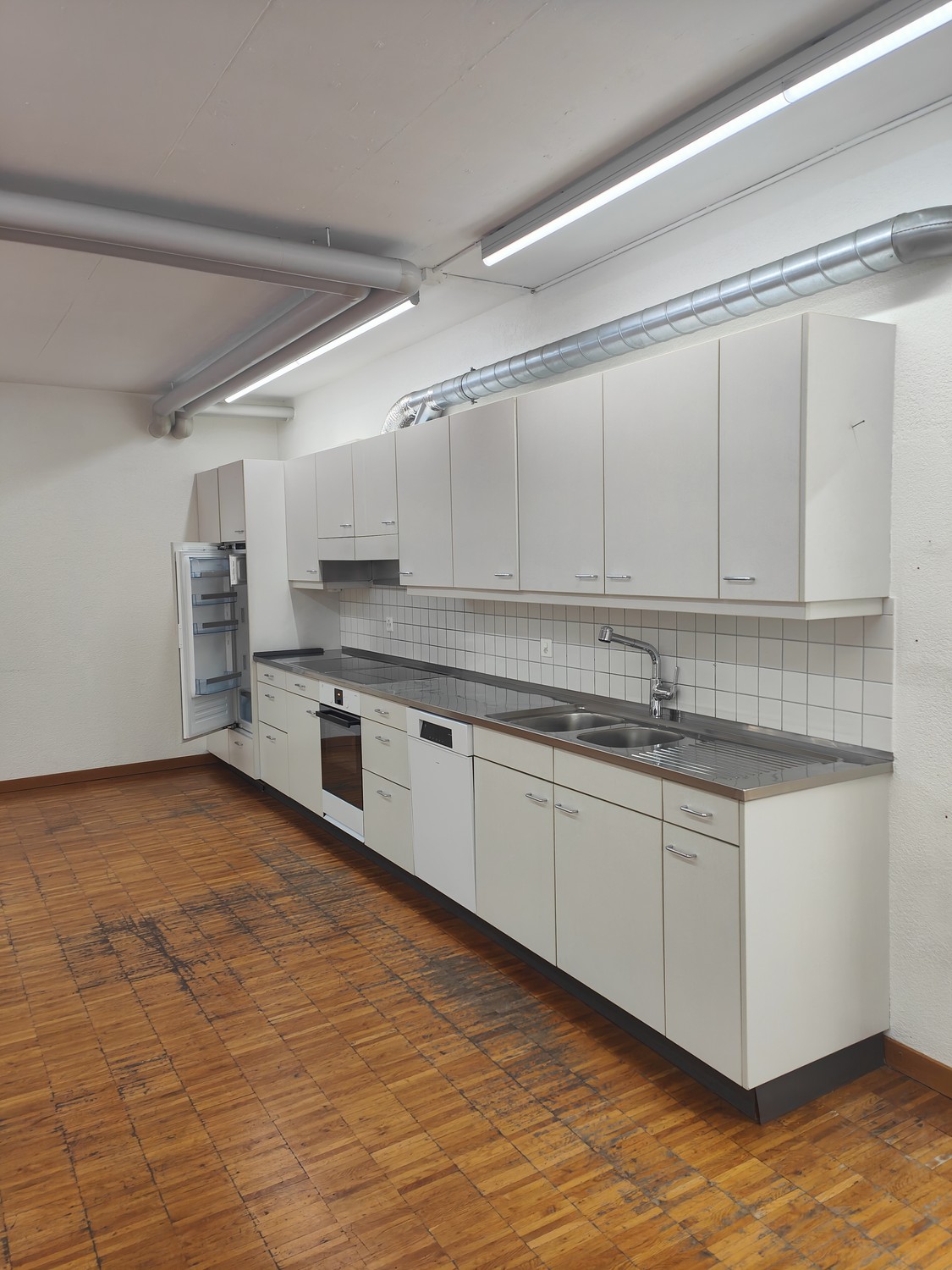 264m² commercial