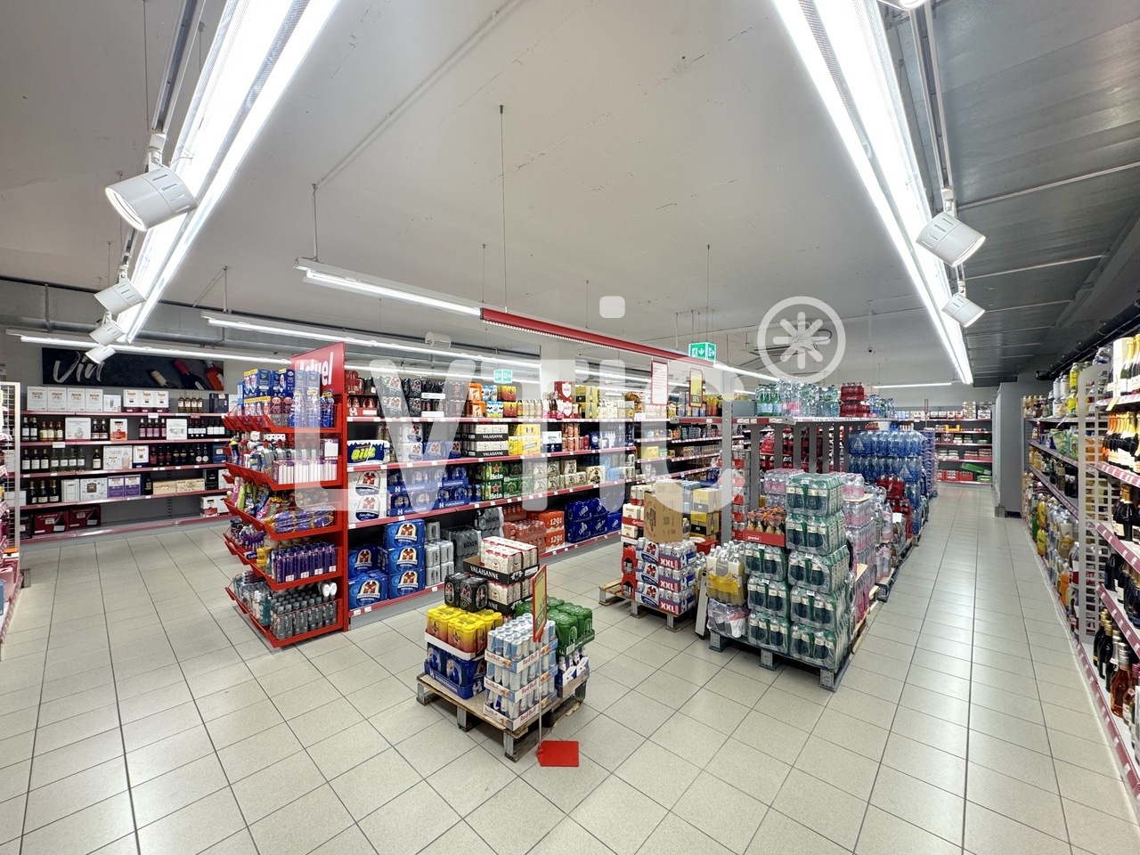 432m² shop