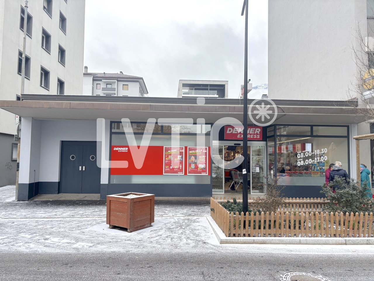432m² shop