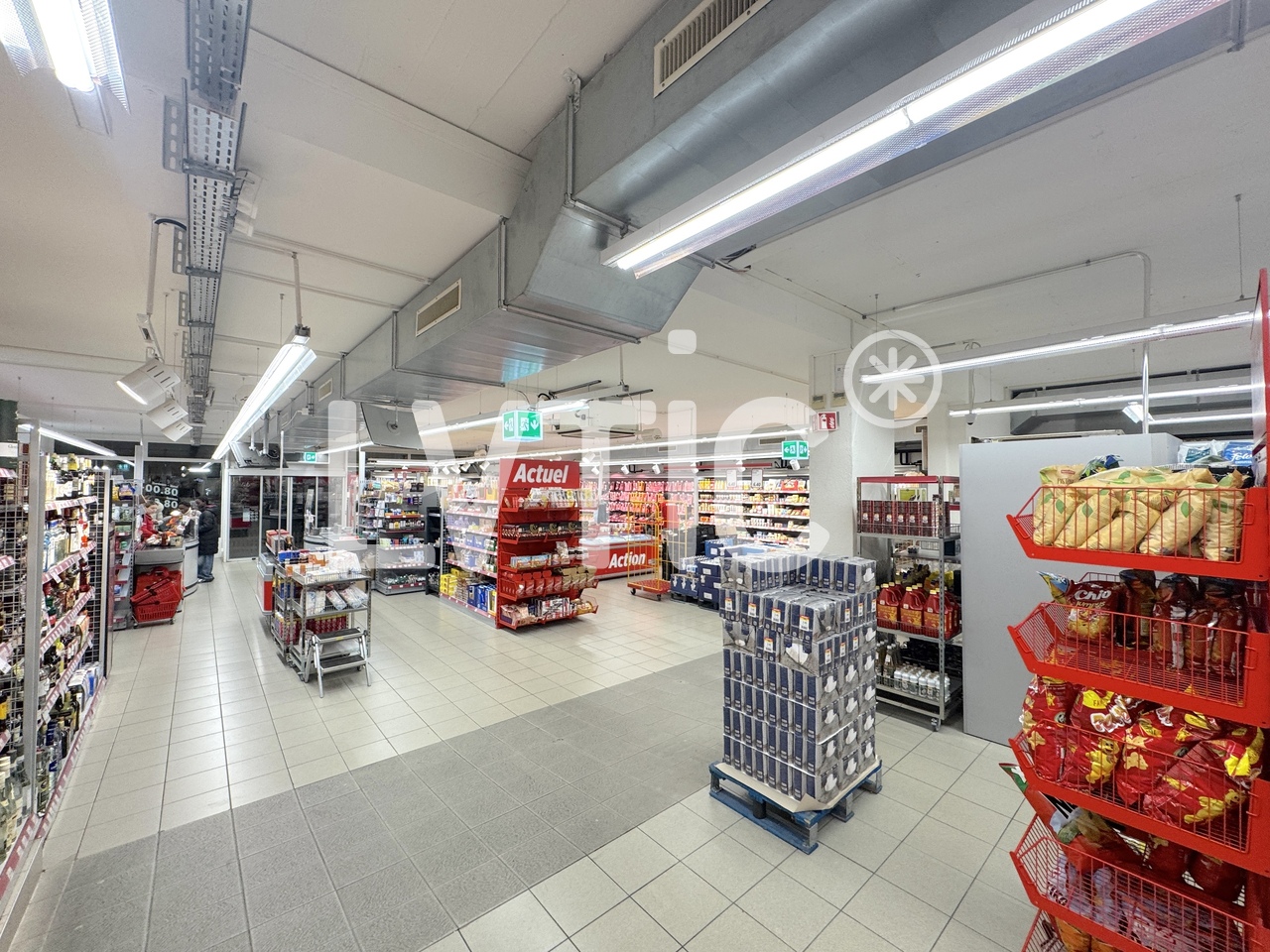 432m² shop