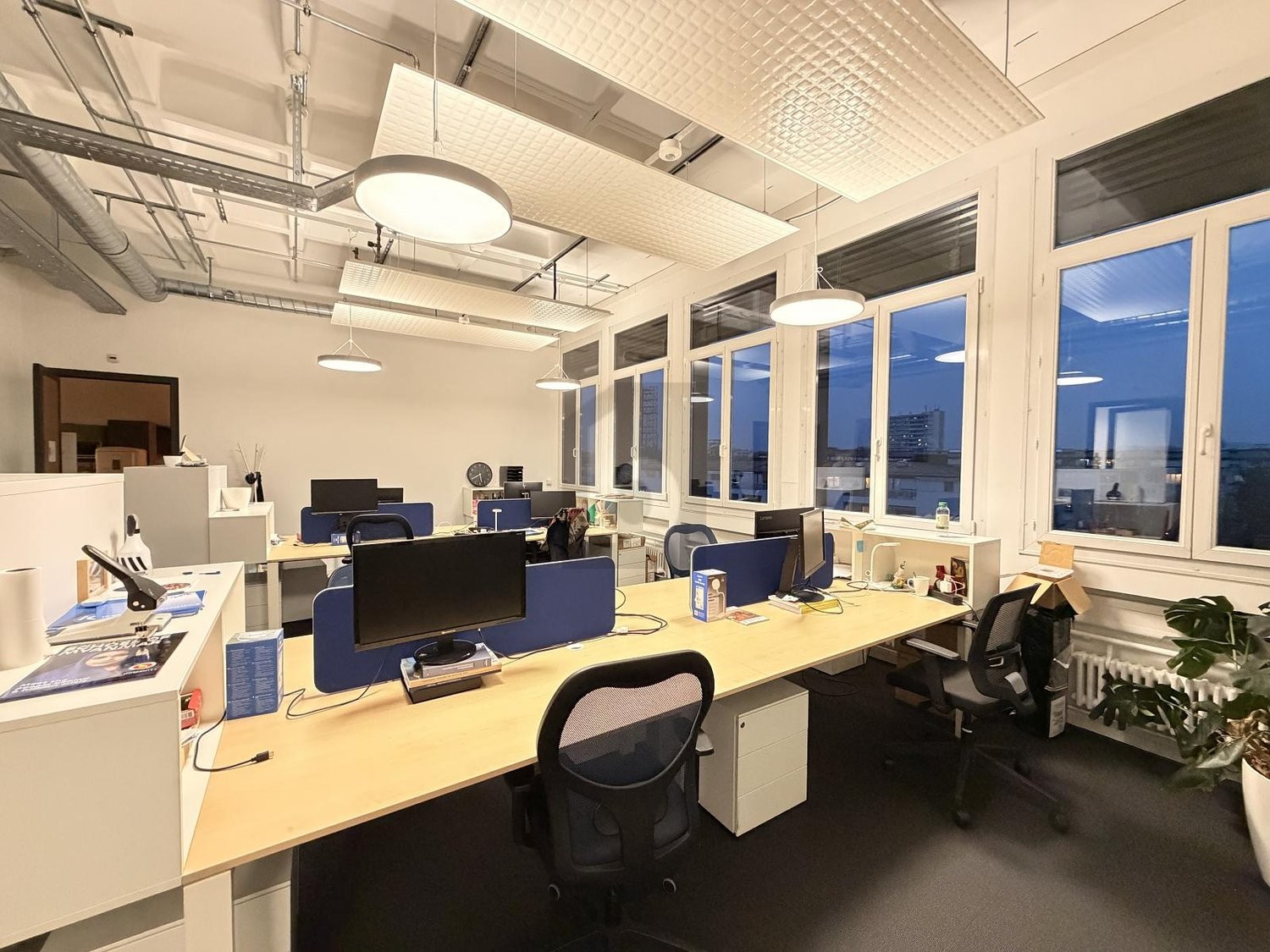75m² office, photo 1 sur 4