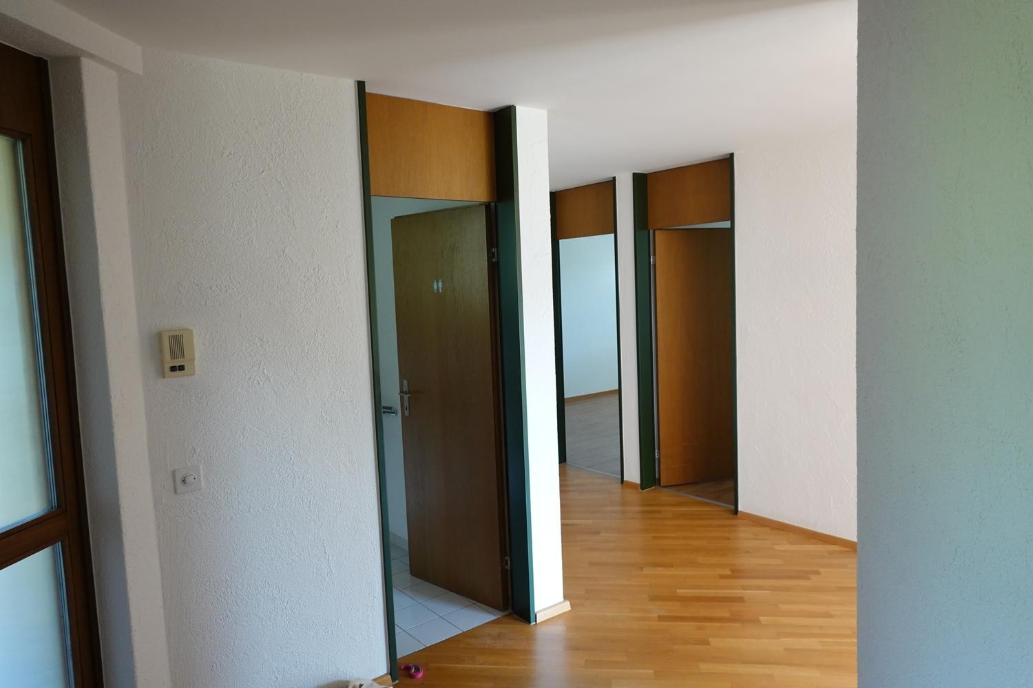 Appartement de 3 ½ pièces

Recherche de repreneur pour un spacieux appartement de 3,5 pièces. Celui-ci séduit par sa vue et son aménagement chaleureux. Pour le 1er décembre 2026.

- Cuisine lumineuse avec beaucoup de rangements, des appareils de haute qualité et un sol en carrelage facile d'entretie, photo 9 sur 10