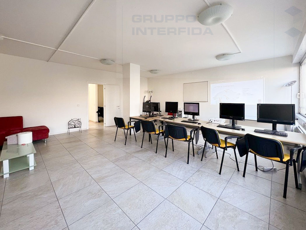 Bureau, photo 2 sur 6