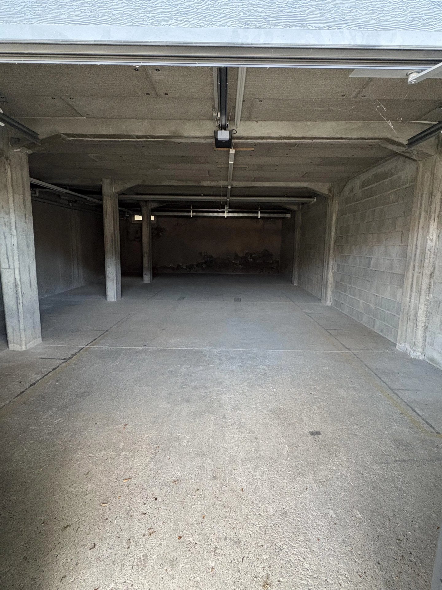 106m² shop