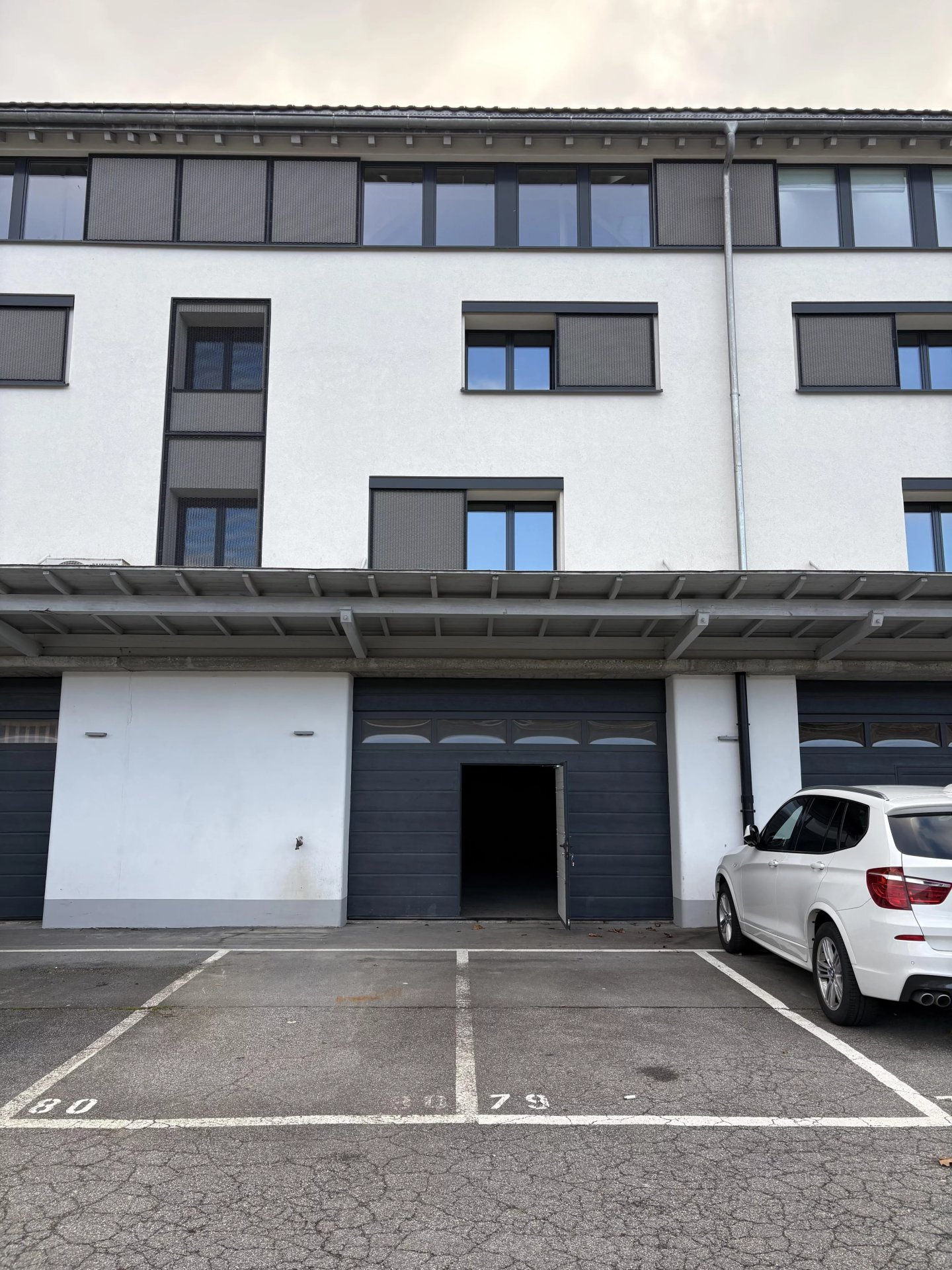 106m² shop