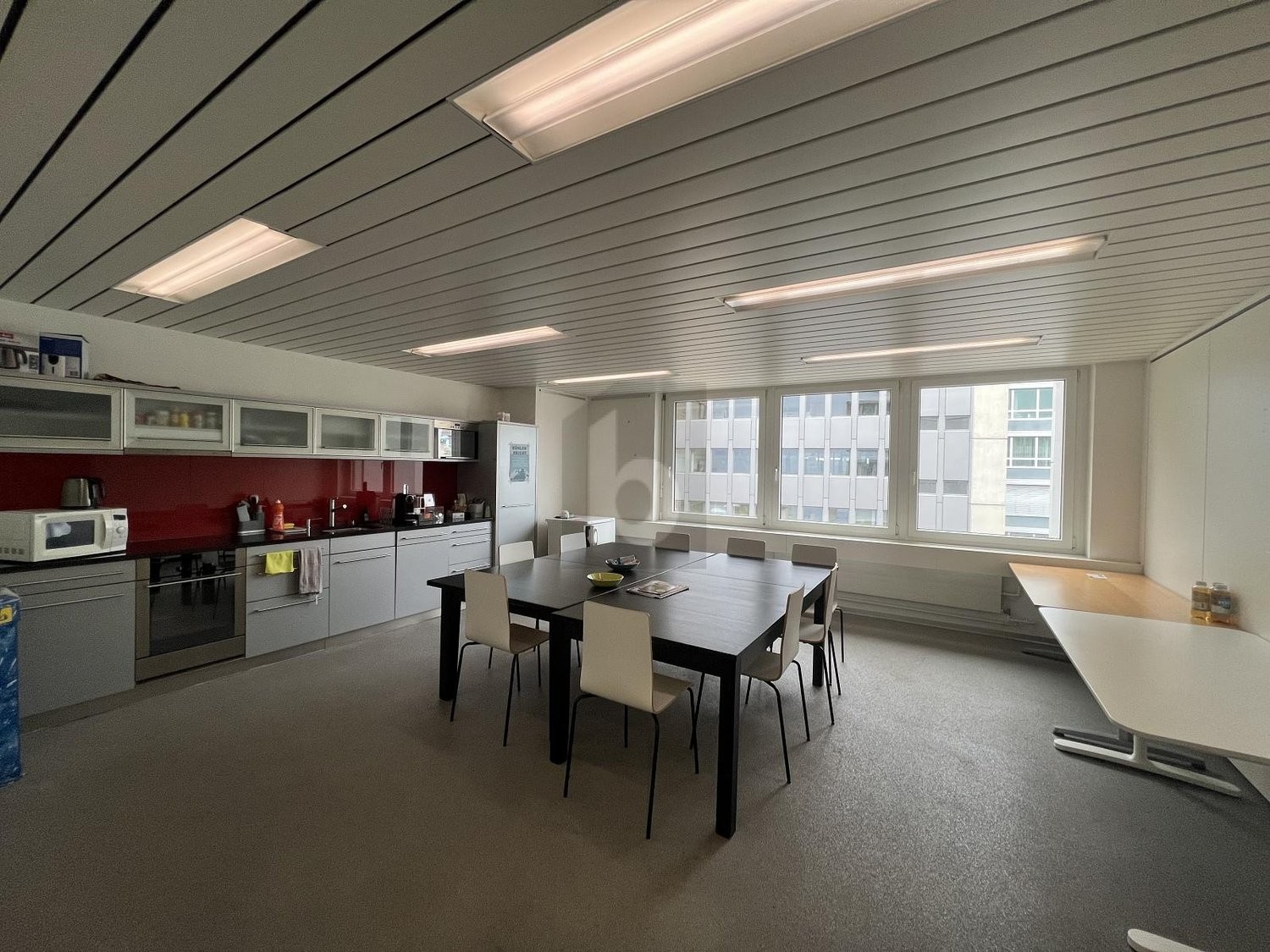 260m² office