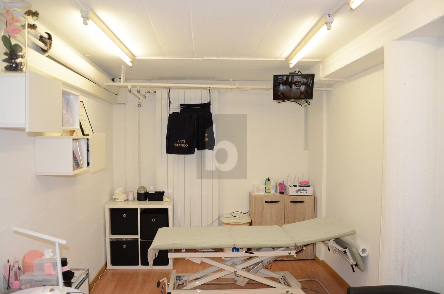 116m² shop