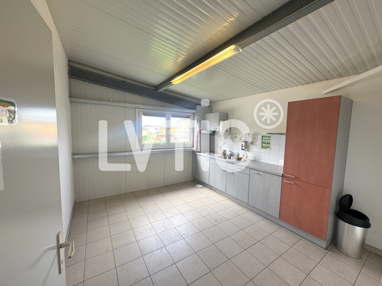 286m² industrial object, photo 7 sur 10