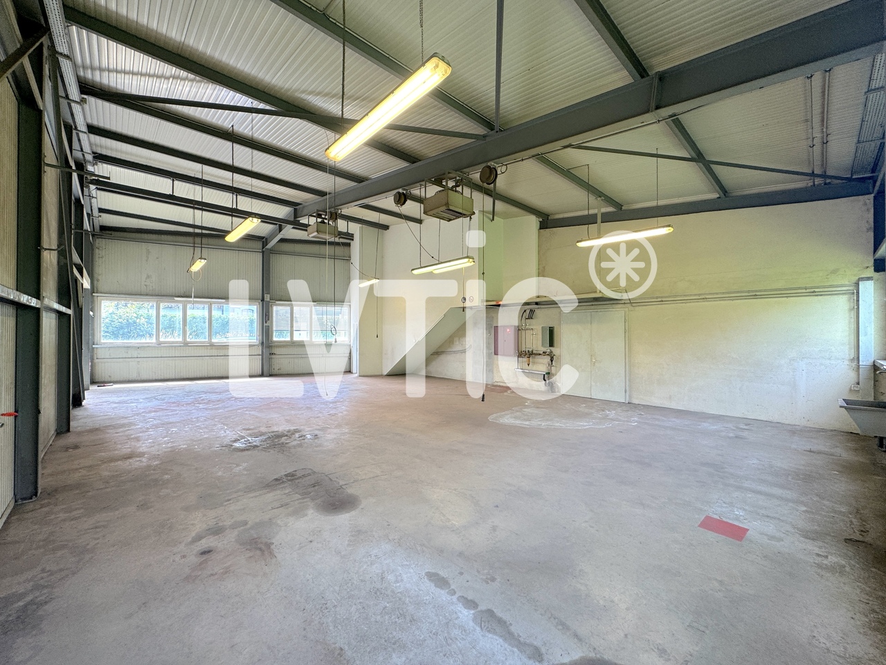 286m² industrial object, photo 2 sur 10