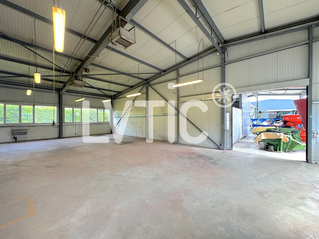 286m² industrial object, photo 3 sur 10