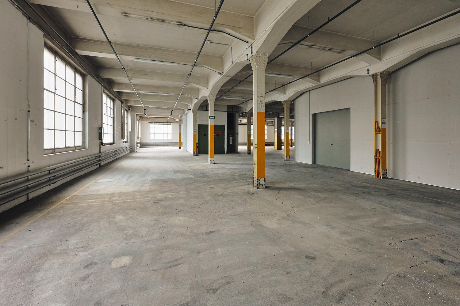 486m² commercial, photo 3 sur 8
