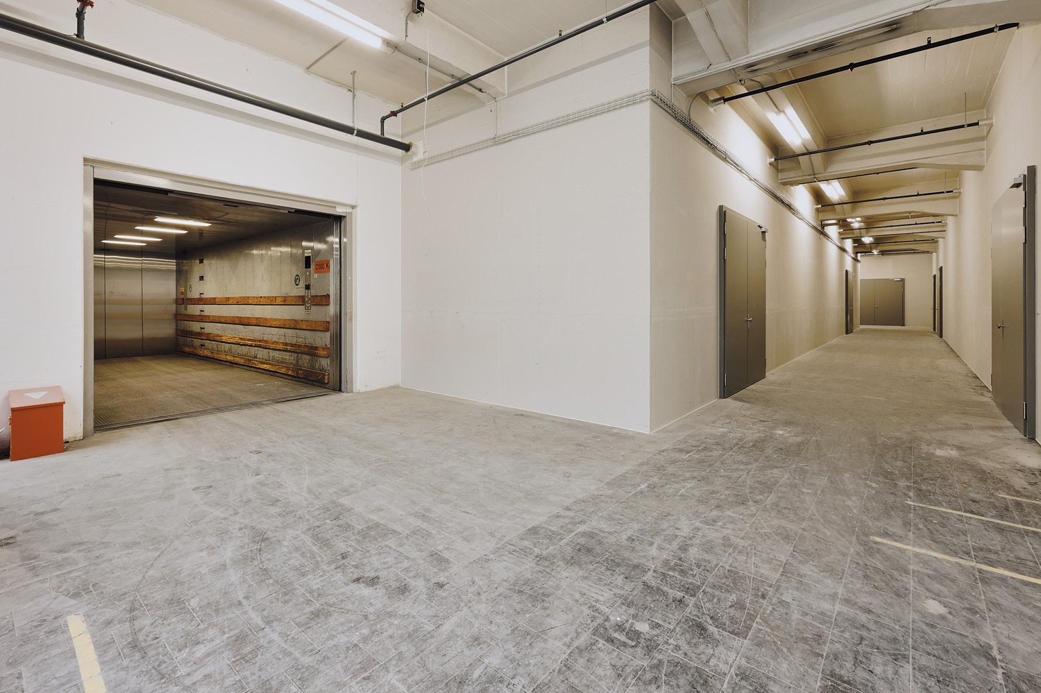 486m² commercial, photo 4 sur 8