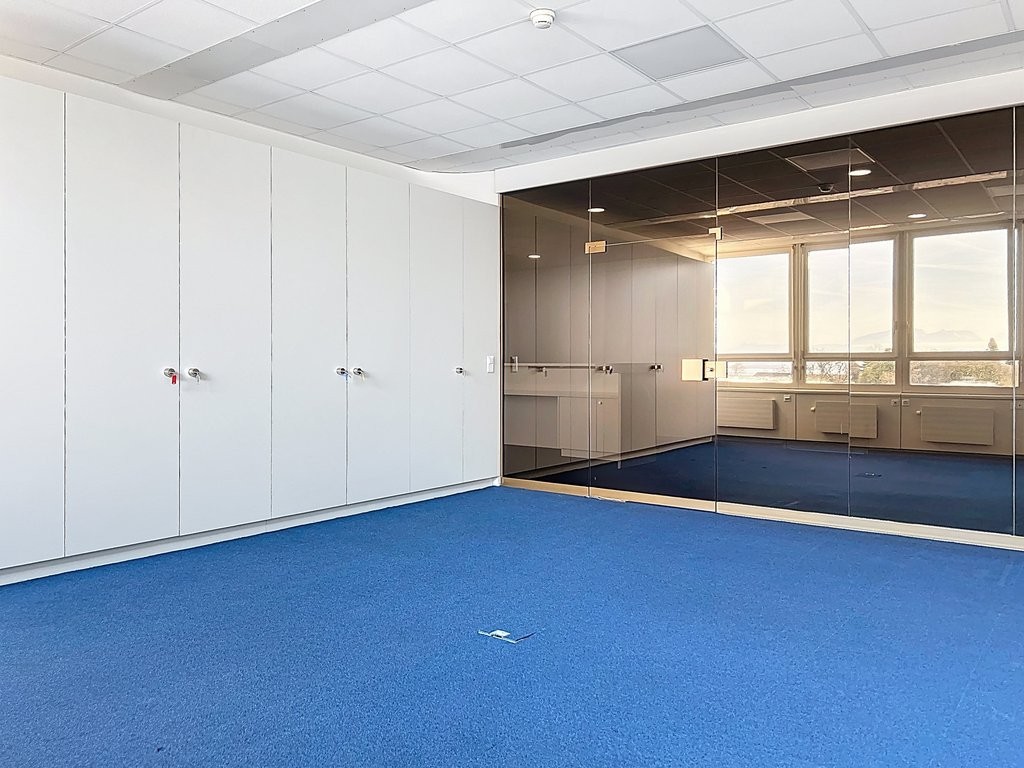 313m² office