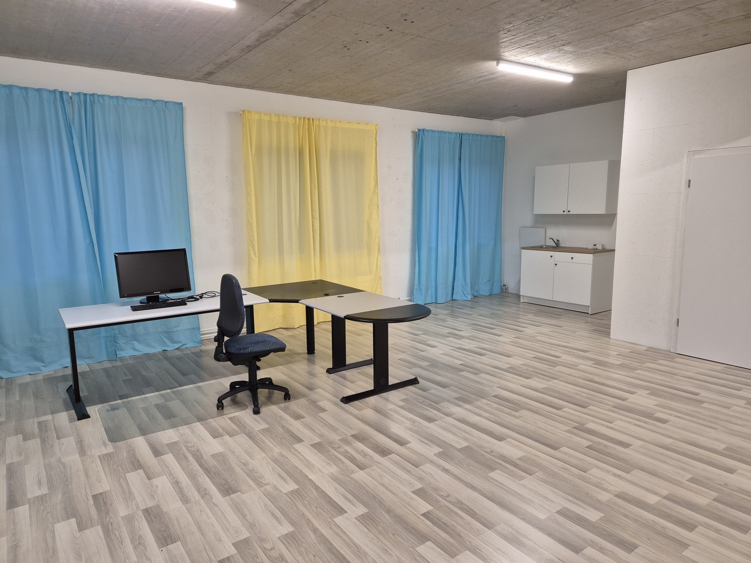 50-150m² commercial, photo 1 sur 6