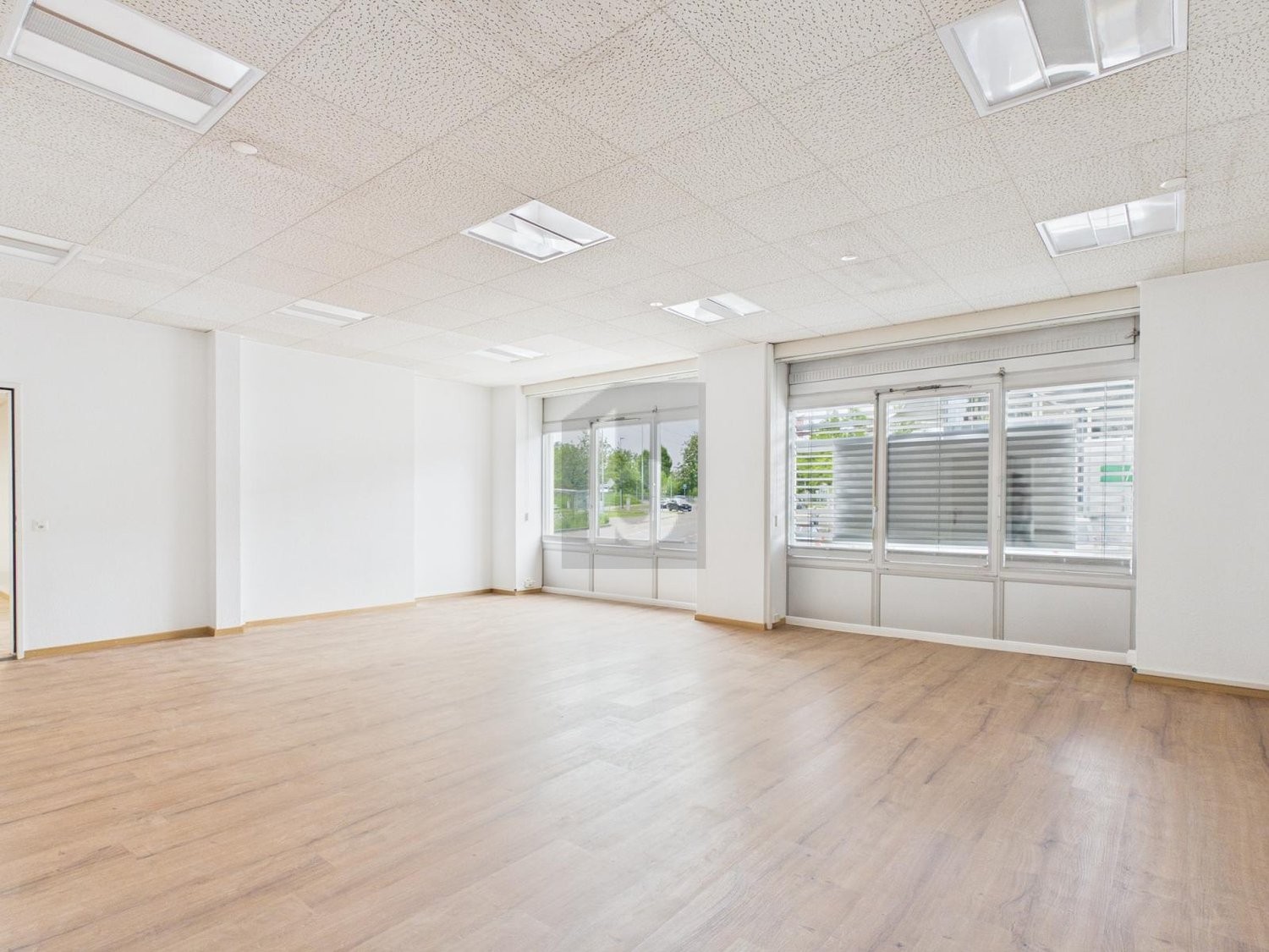 50m² office