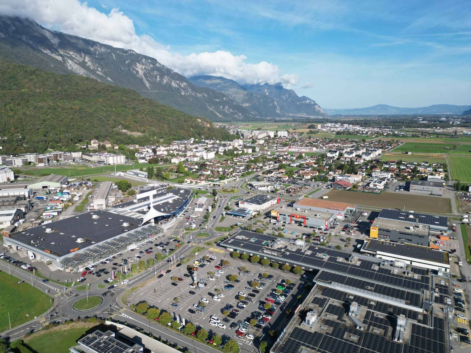 946m² arcade