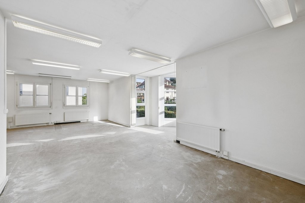 103m² office
