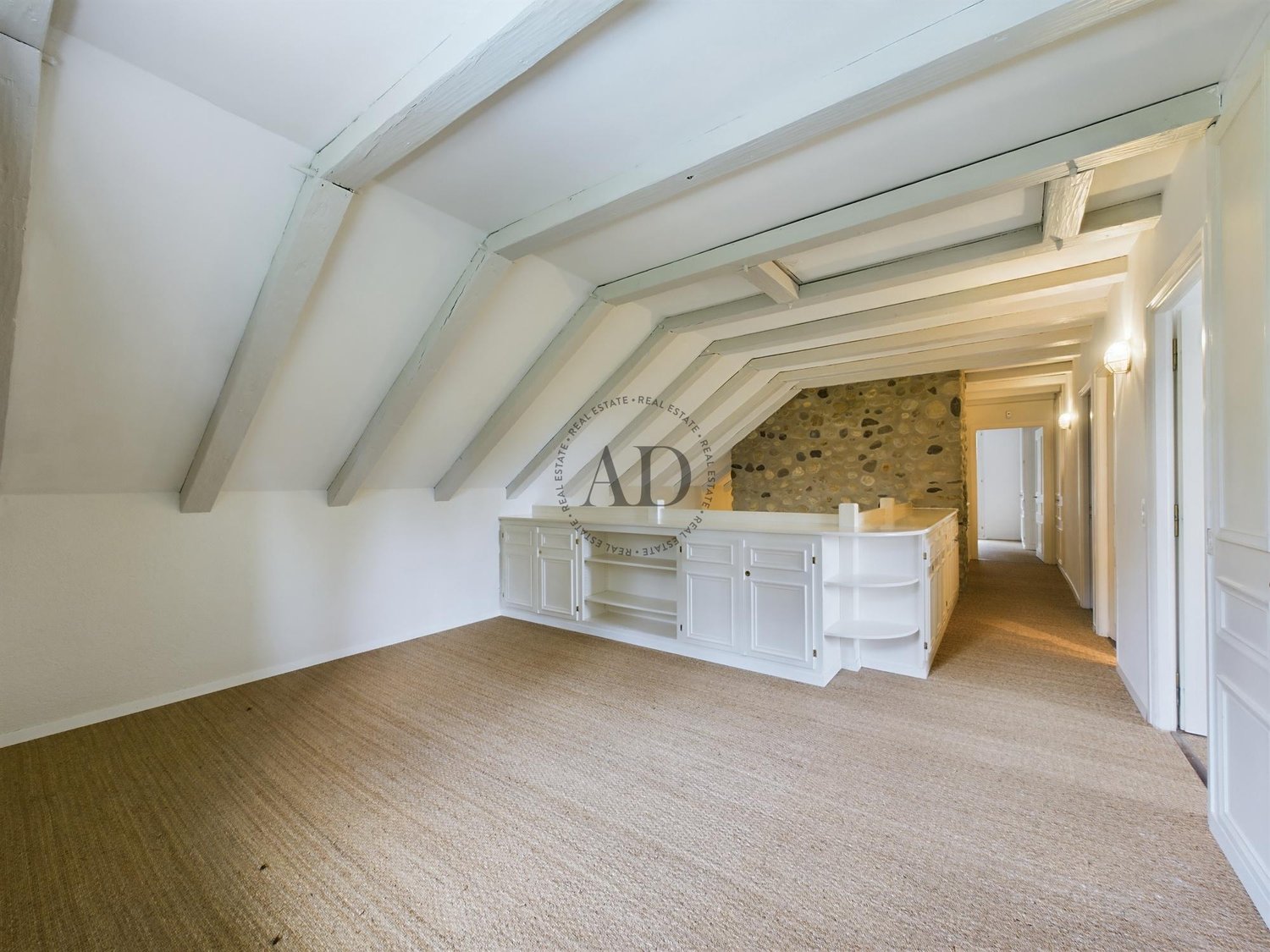10 rooms single house
