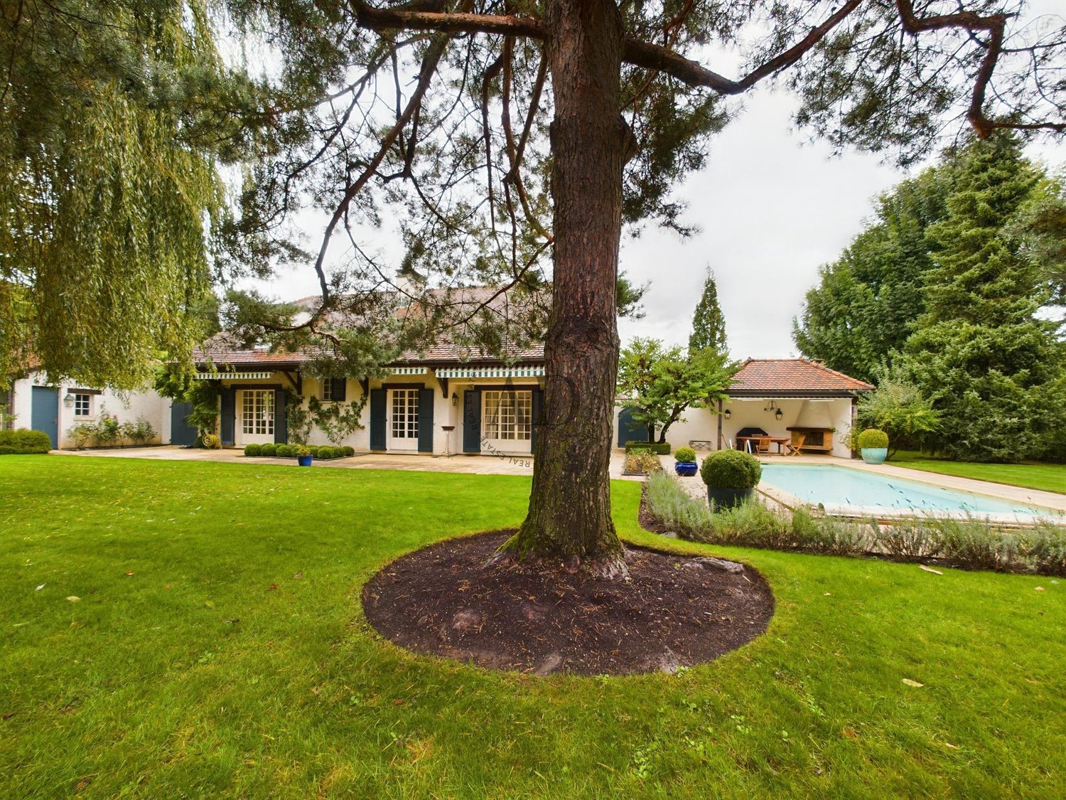 10 rooms single house