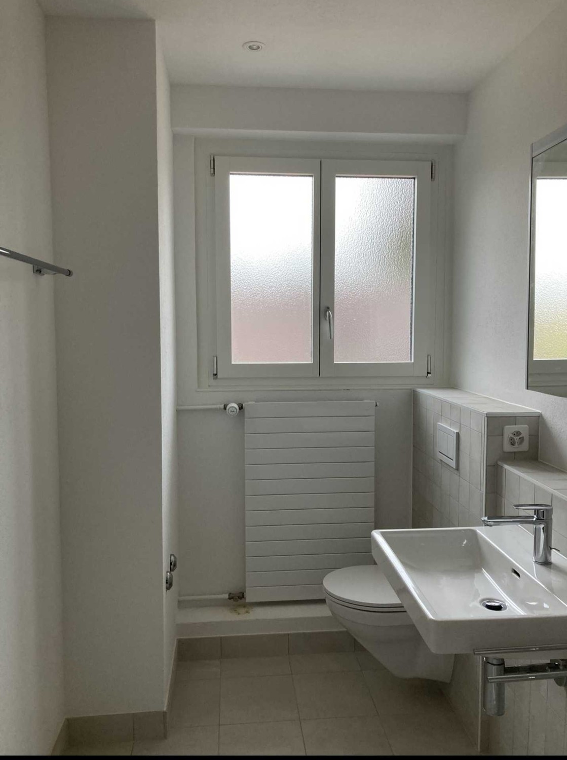 Chambre dans une colocation

Nous recherchons un(e) colocataire incroyable pour reprendre une chambre dans notre appartement de deux personnes d'octobre à février (certaine flexibilité possible sur les dates). L'appartement est meublé (option pour que la chambre soit entièrement meublée ou non meubl