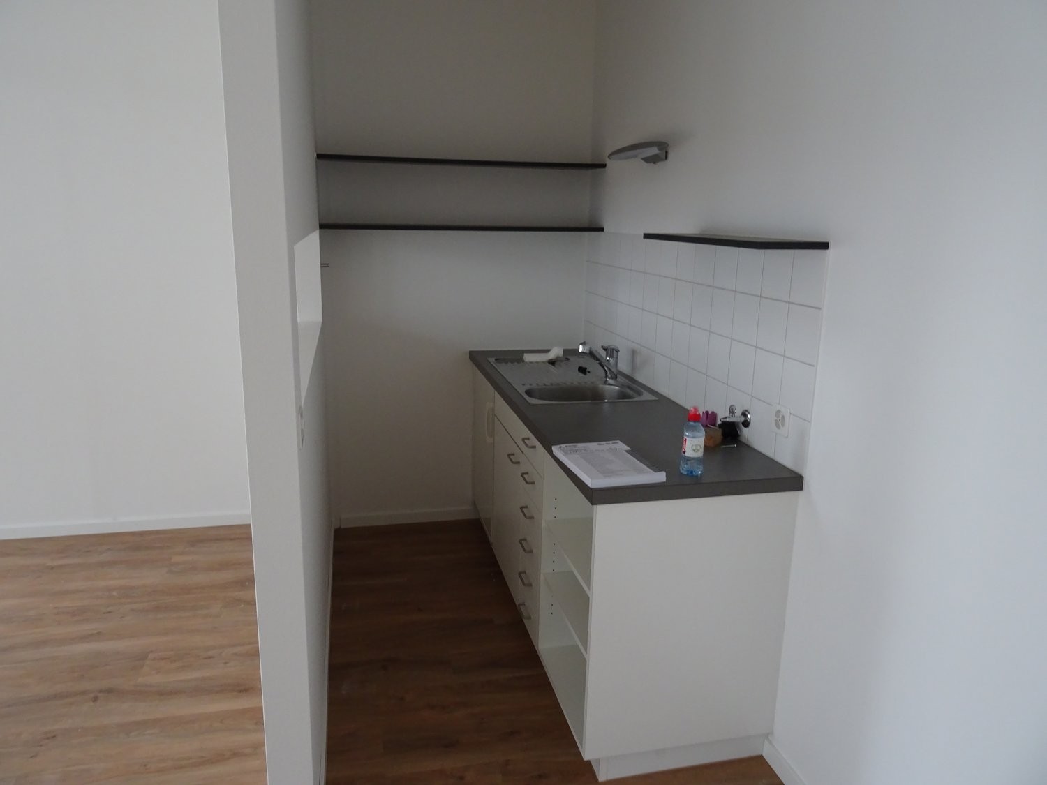Bureaux de 79m²

Nous louons, immédiatement ou à convenir, un local de bureaux/commercial lumineux et polyvalent comprenant deux pièces, des WC et un petit coin cuisine.

L'objet offre les avantages suivants :
- env. 80 m² de surface
- objet avec de grandes façades vitrées
- WC séparés
- petit coin 