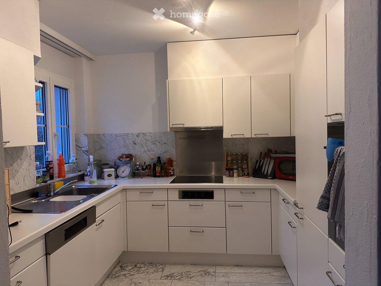 Appartement de 4 pièces
Une colocation à Chur se dissout et recherche de nouvelles personnes !
Emménagement à partir de début janvier 2027
Notre bel appartement à Chur recherche des personnes qui souhaitent fonder une nouvelle colocation, un couple ou une famille ! :)
Nous déménageons fin décemb, photo 1 sur 5