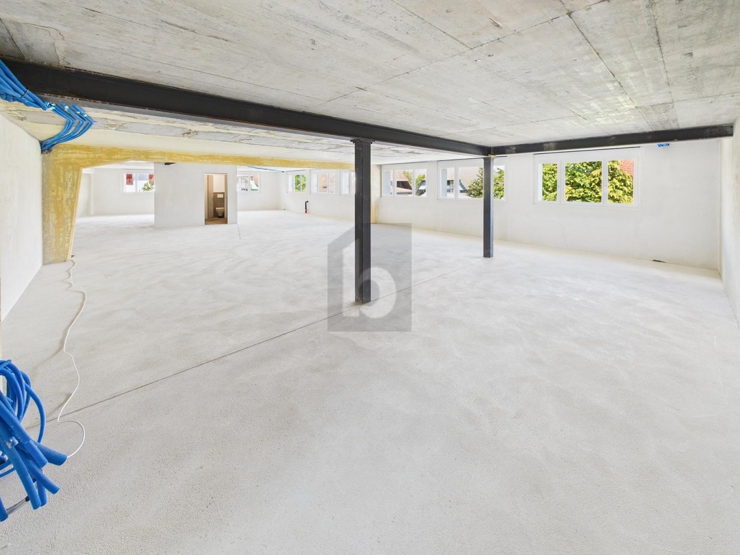 197m² office