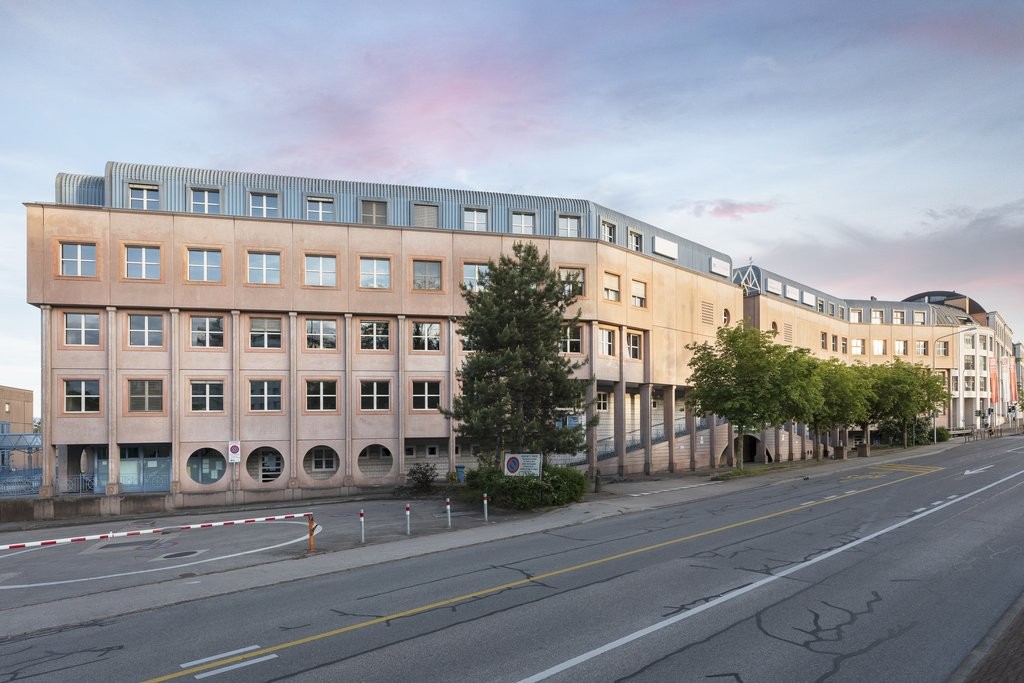 620m² office