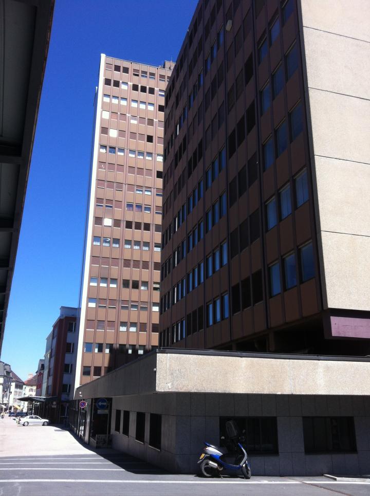 268m² office