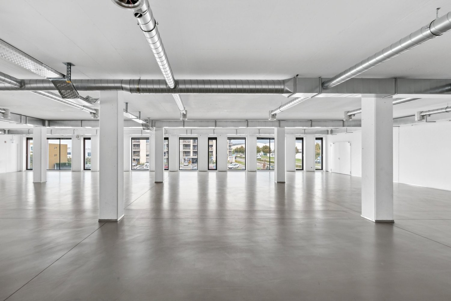 450m² living / commercial building, photo 1 sur 4