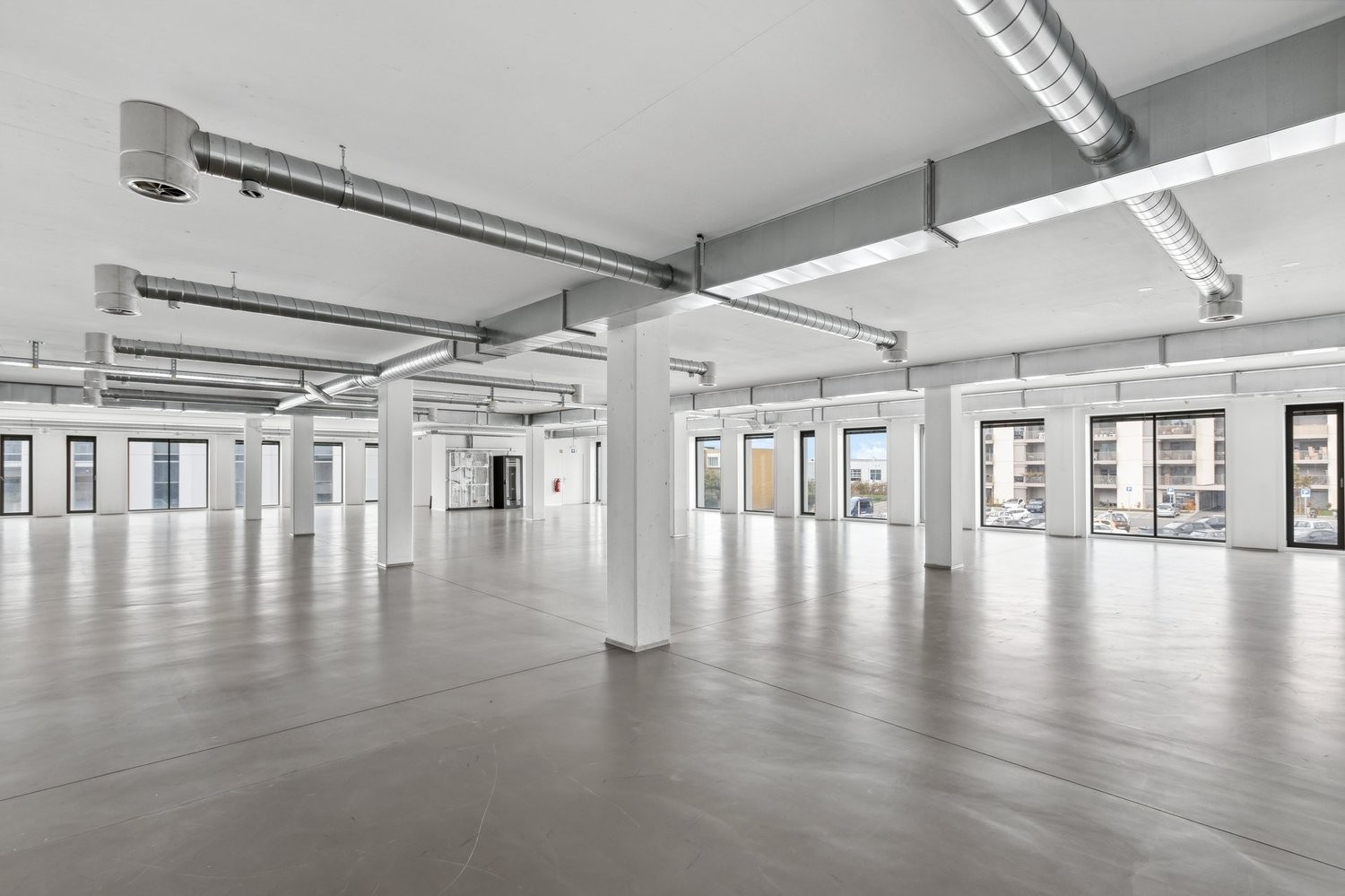 450m² living / commercial building, photo 2 sur 4