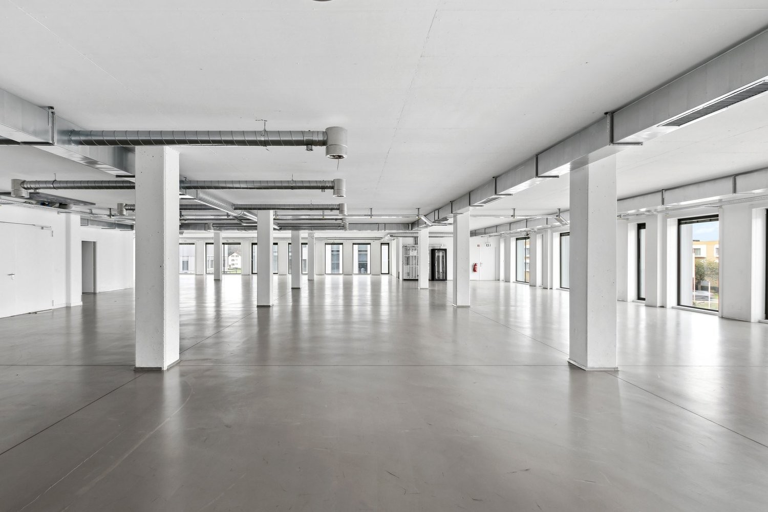 450m² living / commercial building, photo 4 sur 4