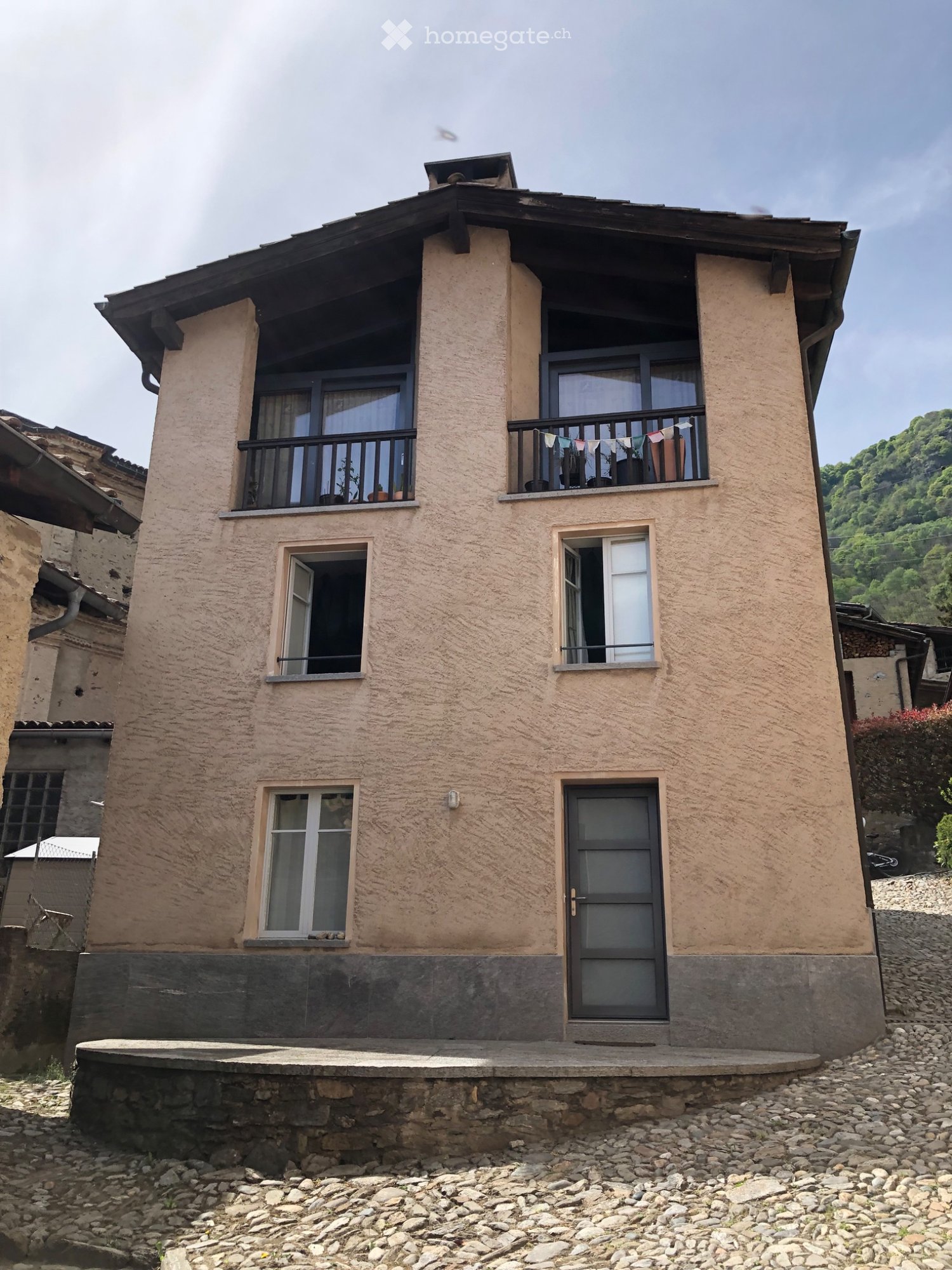 5 rooms apartment
