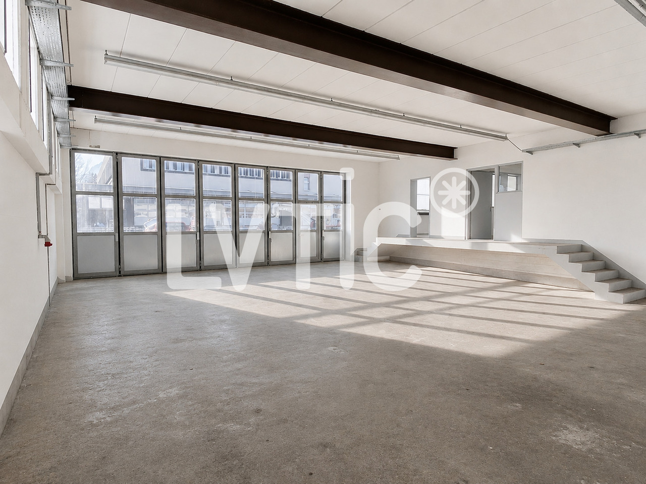 305m² industrial object