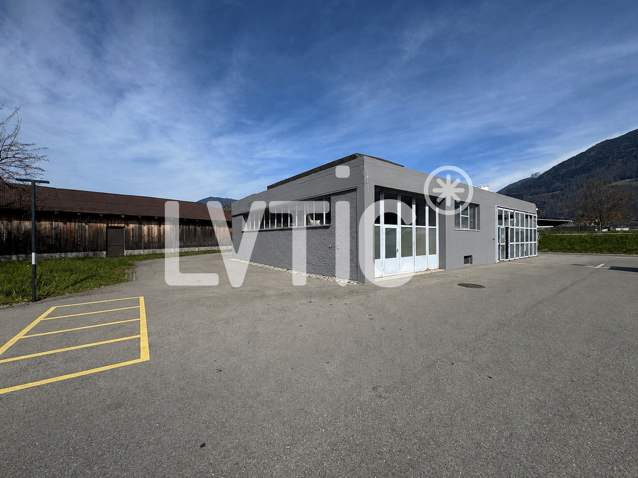 305m² industrial object